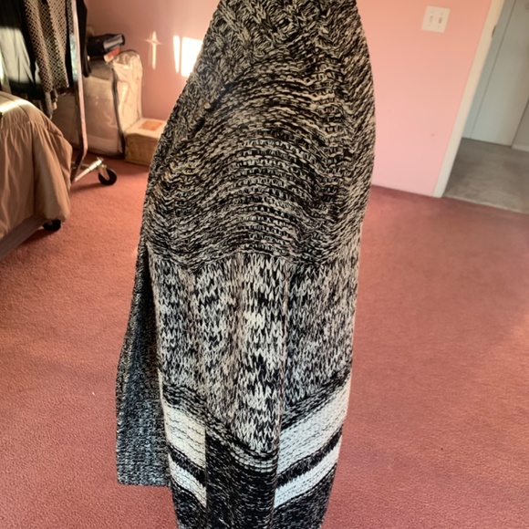 Gap black and white cardigan size large cotton tweedy weave. comfy and trendy - Picture 3 of 7